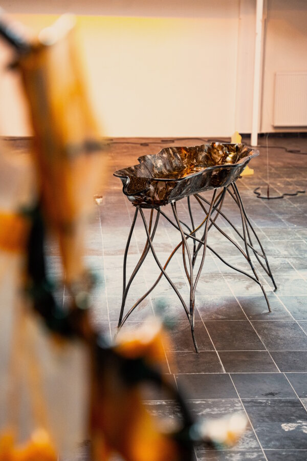 Zlata Ziborova, CorpUs SCOBY, glass womb, being, 2024, photo Michal Emmer